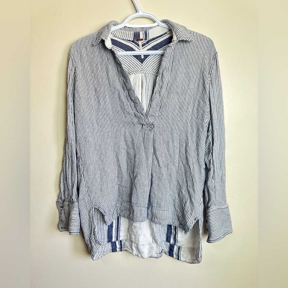 Free People Size XS  Black and White Textured Knit Top